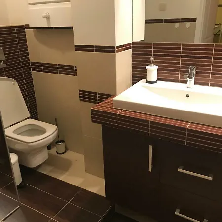 Stare Miasto Dluga 8 *