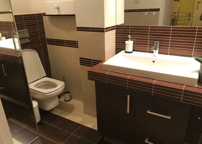 Stare Miasto Dluga 8 *